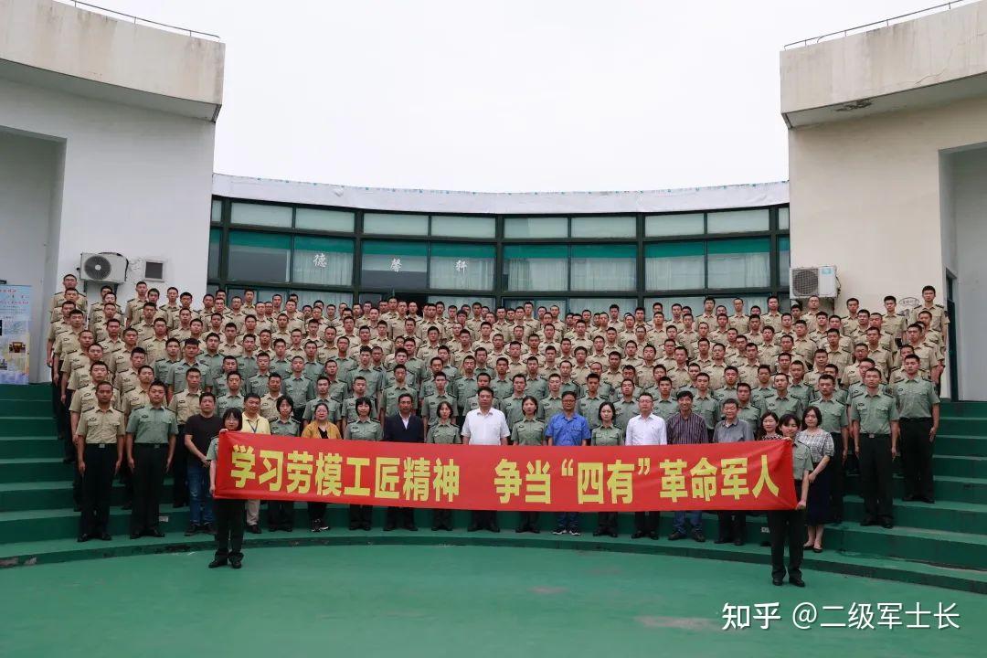 南极球队奋勇作战，成功闯入淘汰赛