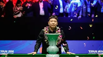 捷克斯洛伐克队争分夺秒，为跻身国际锦标赛四强加力的简单介绍